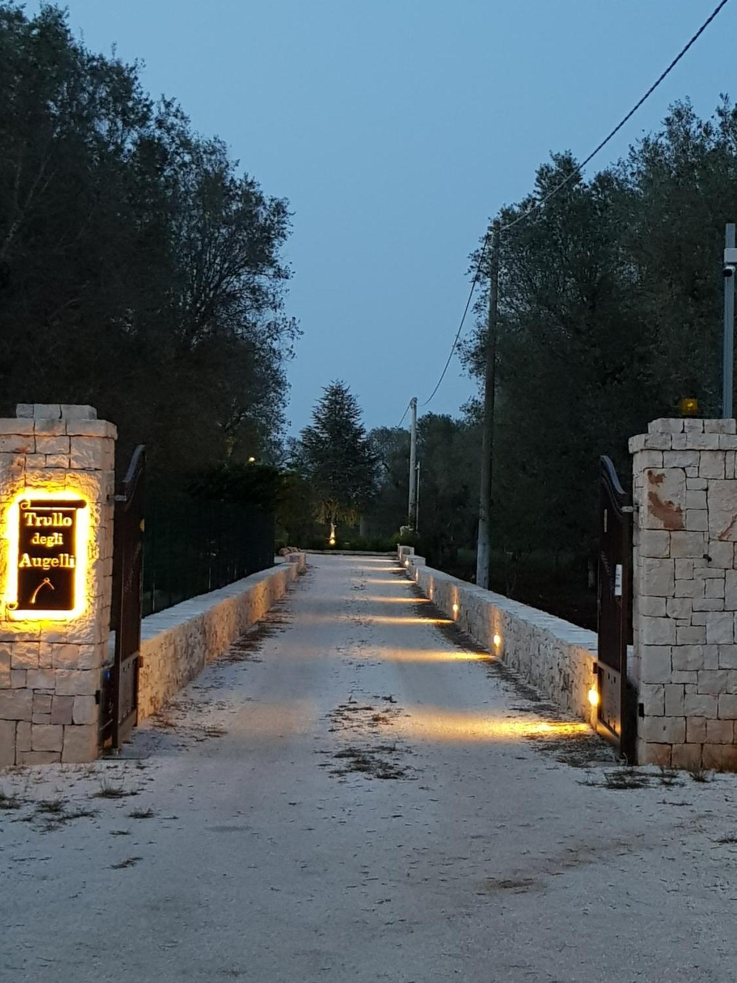 Trullo Degli Augelli Casa de hóspedes San Michele Salentino Exterior foto