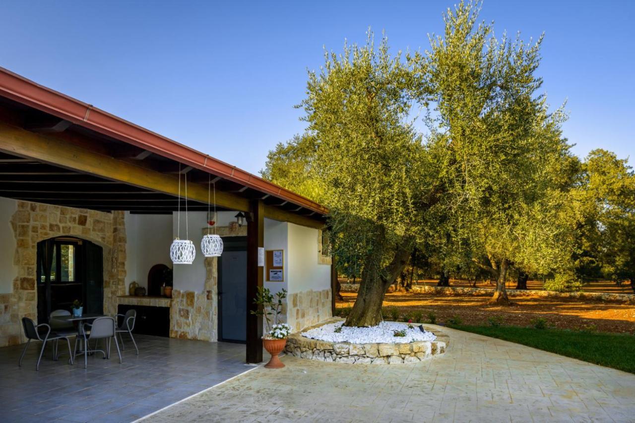 Trullo Degli Augelli Casa de hóspedes San Michele Salentino Exterior foto