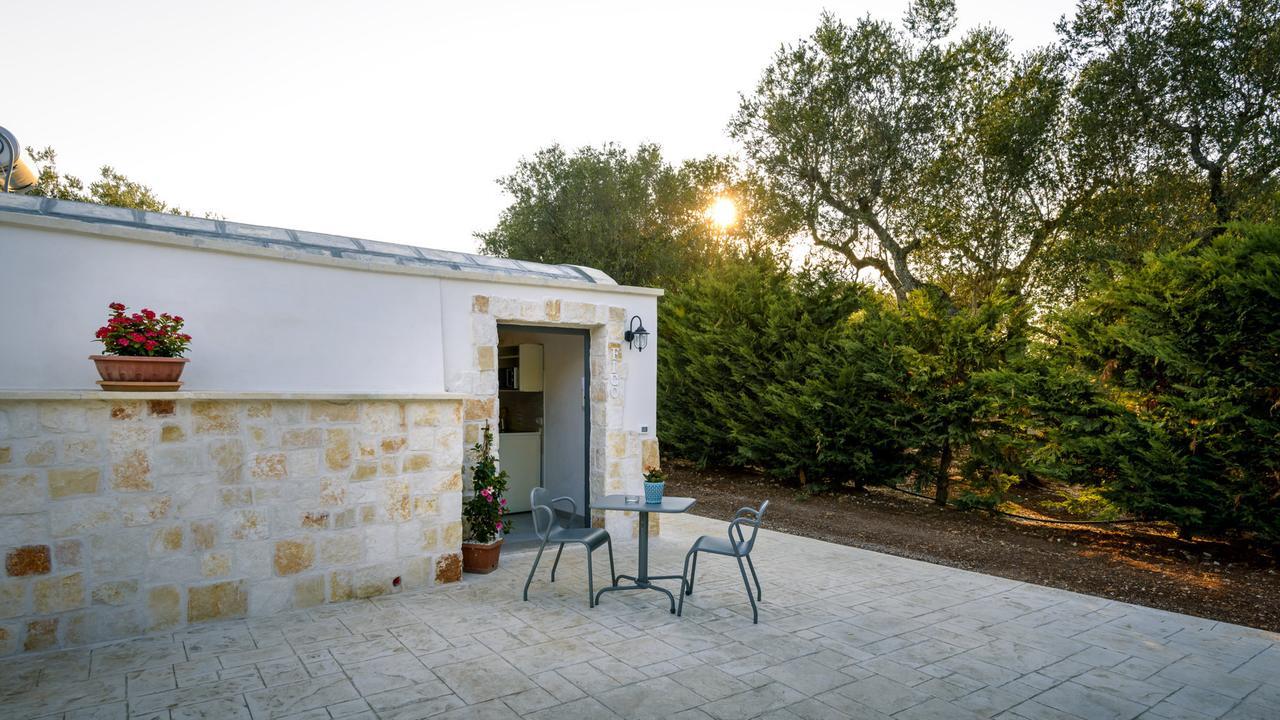 Trullo Degli Augelli Casa de hóspedes San Michele Salentino Exterior foto